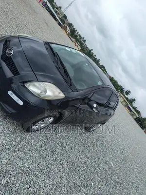Toyota Vitz 1.3 AWD 5dr 2010 Black
