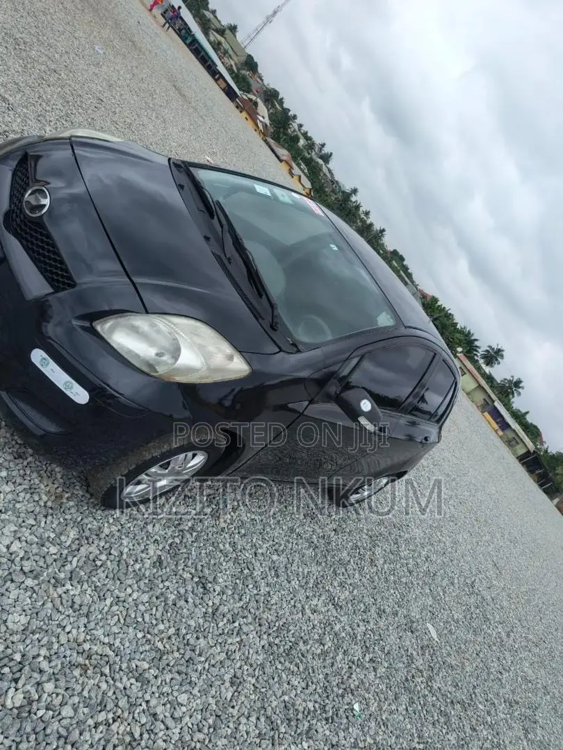 Toyota Vitz 1.3 AWD 5dr 2010 Black