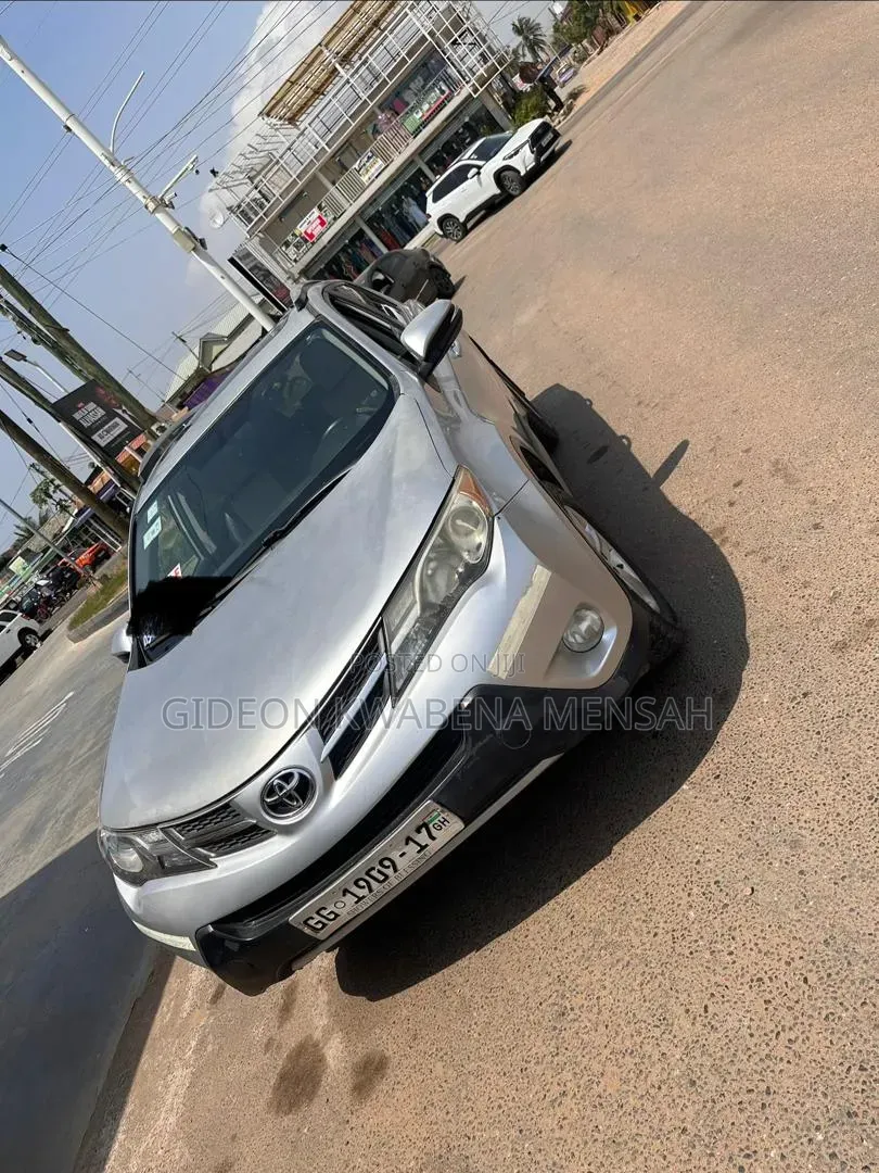 Toyota RAV4 LE 4dr SUV (2.5L 4cyl 6A) 2014 Silver