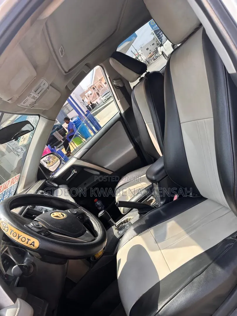 Toyota RAV4 LE 4dr SUV (2.5L 4cyl 6A) 2014 Silver