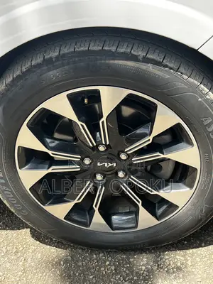 Kia Carnival 2021 White