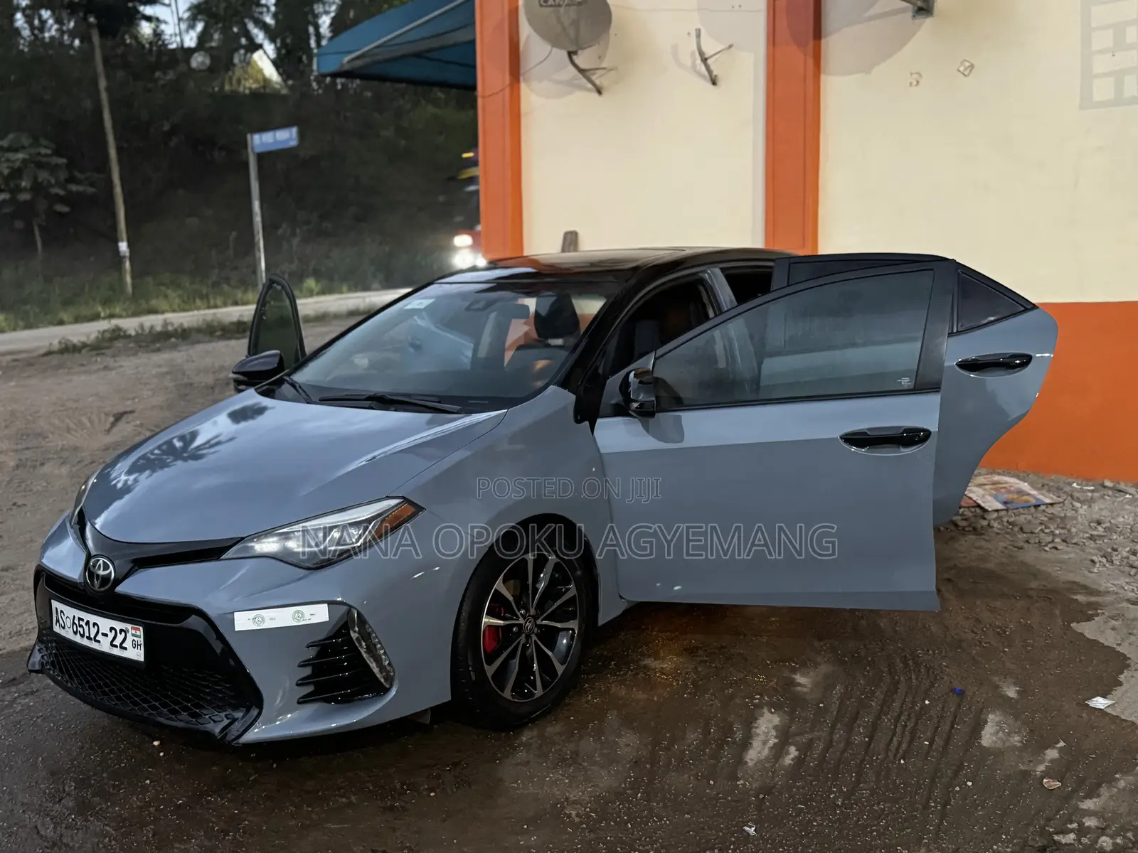 Toyota Corolla SE 4dr Sedan (1.8L 4cyl CVT) 2017