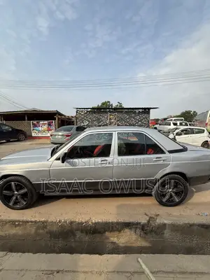 Mercedes-Benz 190 1984 Silver
