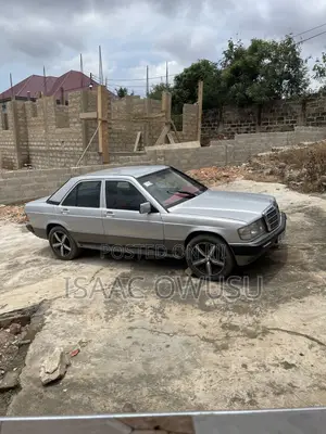 Mercedes-Benz 190 1984 Silver