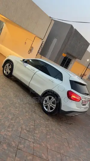 Mercedes-Benz GLA 250 SV Premium 2014 White
