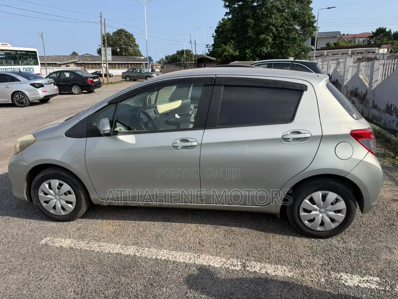 Toyota Vitz 2013 Silver