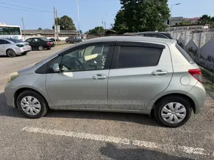 Toyota Vitz 2013 Silver