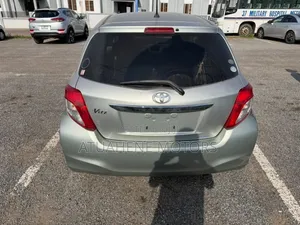 Toyota Vitz 2013 Silver