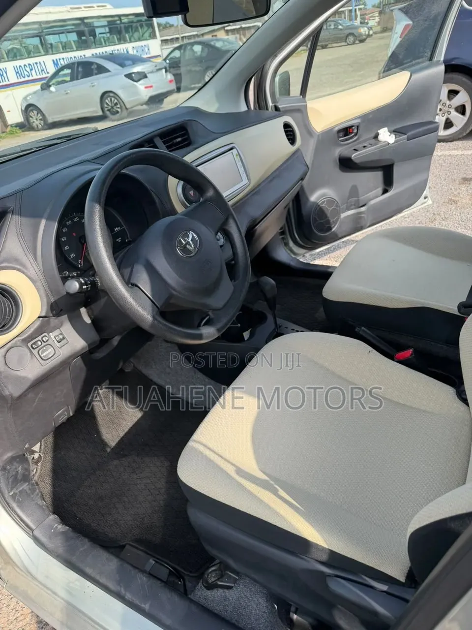 Toyota Vitz 2013 Silver