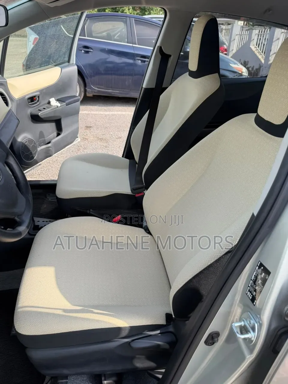 Toyota Vitz 2013 Silver