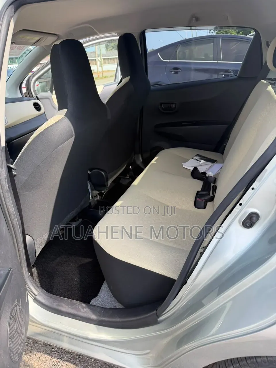 Toyota Vitz 2013 Silver