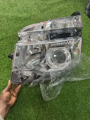 Toyota Voxy Headlights 2007 2008 2009 2010 2011 2012 2013 Head Light