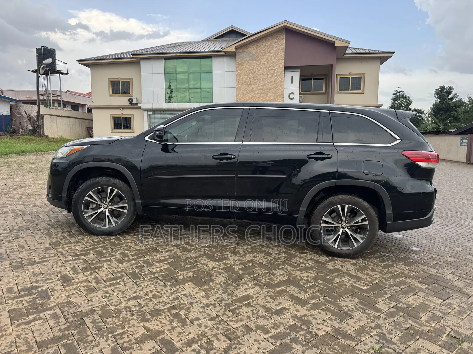 Toyota Highlander LE 4x2 (2.7L 4cyl 6A) 2018 Black