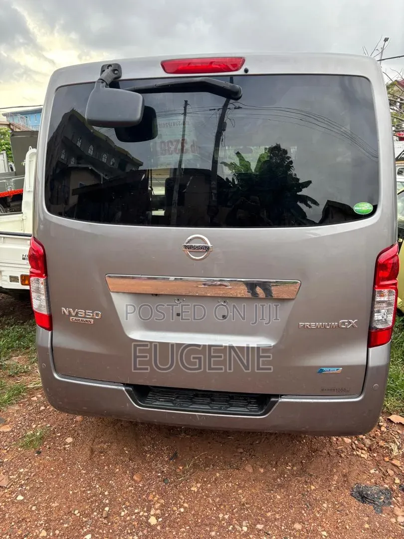 Nissan Caravan 2012 Gray