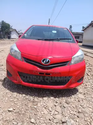 Toyota Vitz 1.0 FWD 5dr 2013 Red