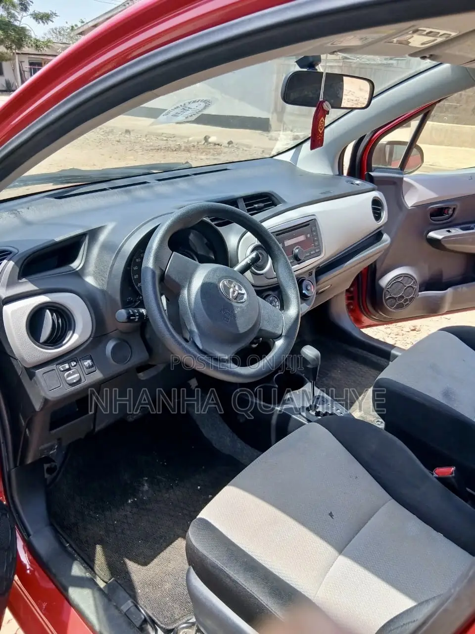 Toyota Vitz 1.0 FWD 5dr 2013 Red
