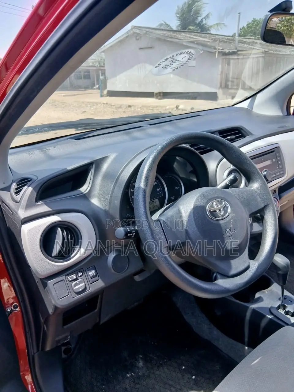 Toyota Vitz 1.0 FWD 5dr 2013 Red