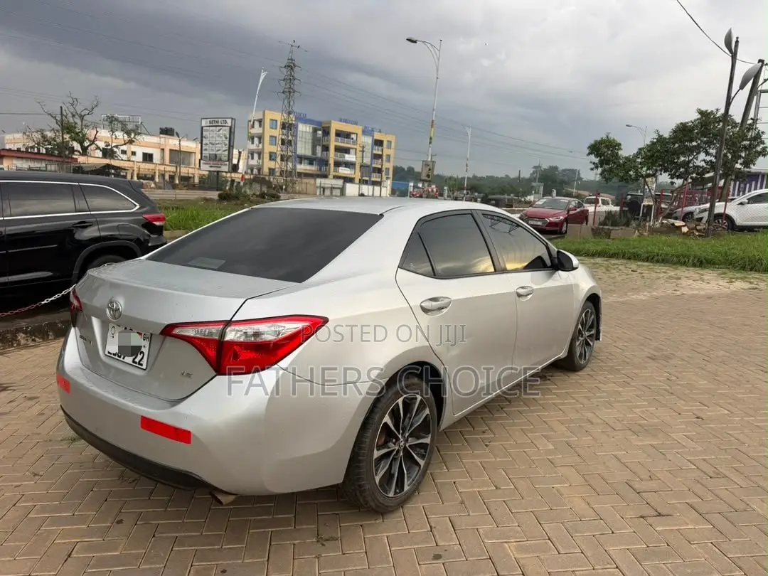 Toyota Corolla LE 4dr Sedan (1.8L 4cyl CVT) 2015 Silver