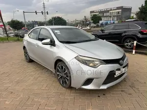 Toyota Corolla LE 4dr Sedan (1.8L 4cyl CVT) 2015 Silver