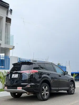 Toyota RAV4 XLE 4dr SUV AWD (2.5L 4cyl 6A) 2018 Black