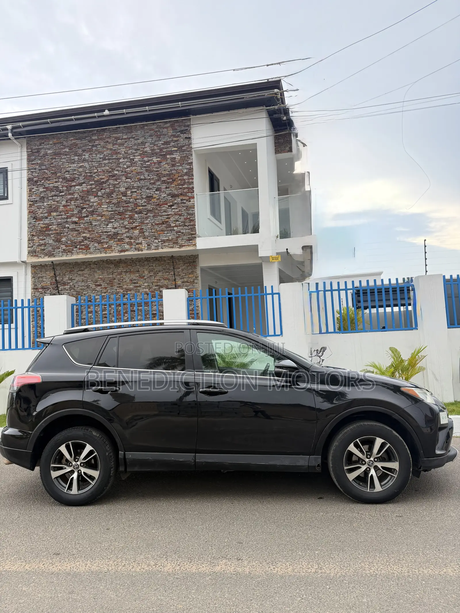 Toyota RAV4 XLE 4dr SUV AWD (2.5L 4cyl 6A) 2018 Black