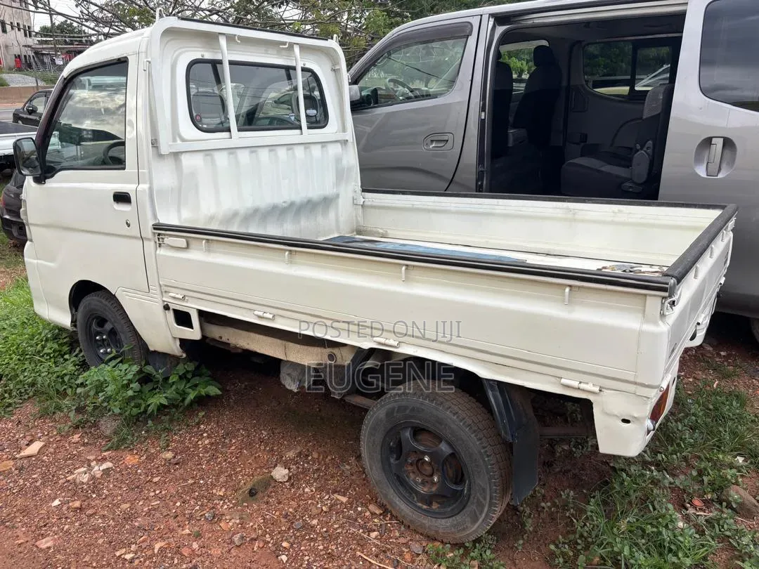 Daihatsu Cuore 2000 White