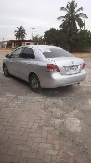 Toyota Belta 2010 Silver