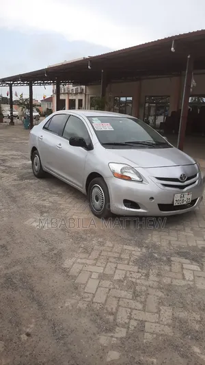 Toyota Belta 2010 Silver