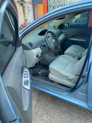 Toyota Belta 2010 Blue