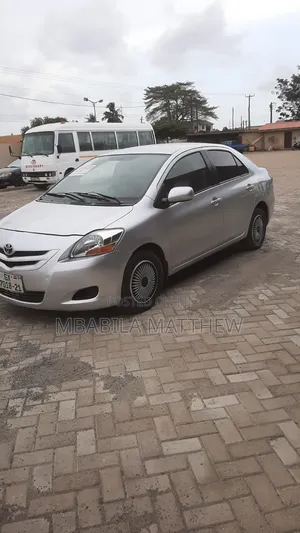 Toyota Belta 2010 Silver