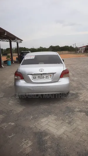Toyota Belta 2010 Silver