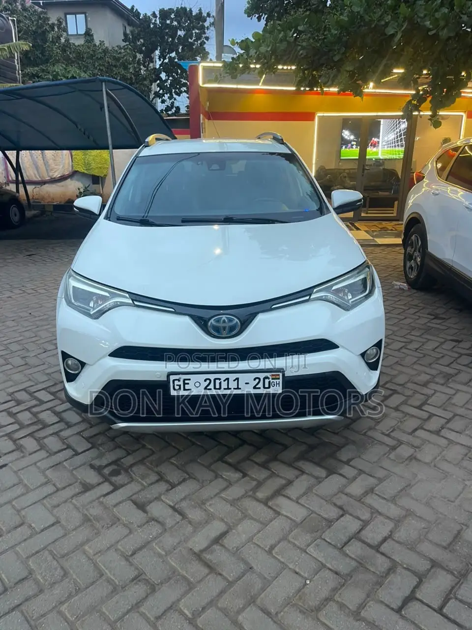 Toyota RAV4 Limited AWD (2.5L 4cyl 6A) 2017 White