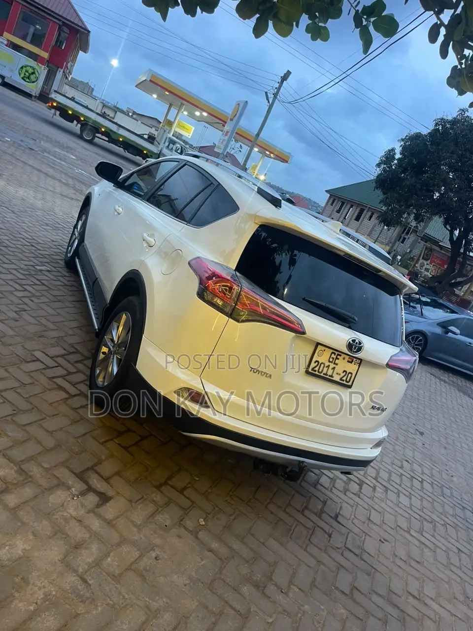 Toyota RAV4 Limited AWD (2.5L 4cyl 6A) 2017 White