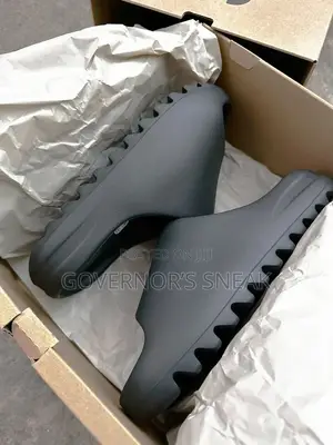 Yeezy Slides Black