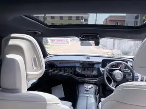 Mercedes-Benz E300 2024