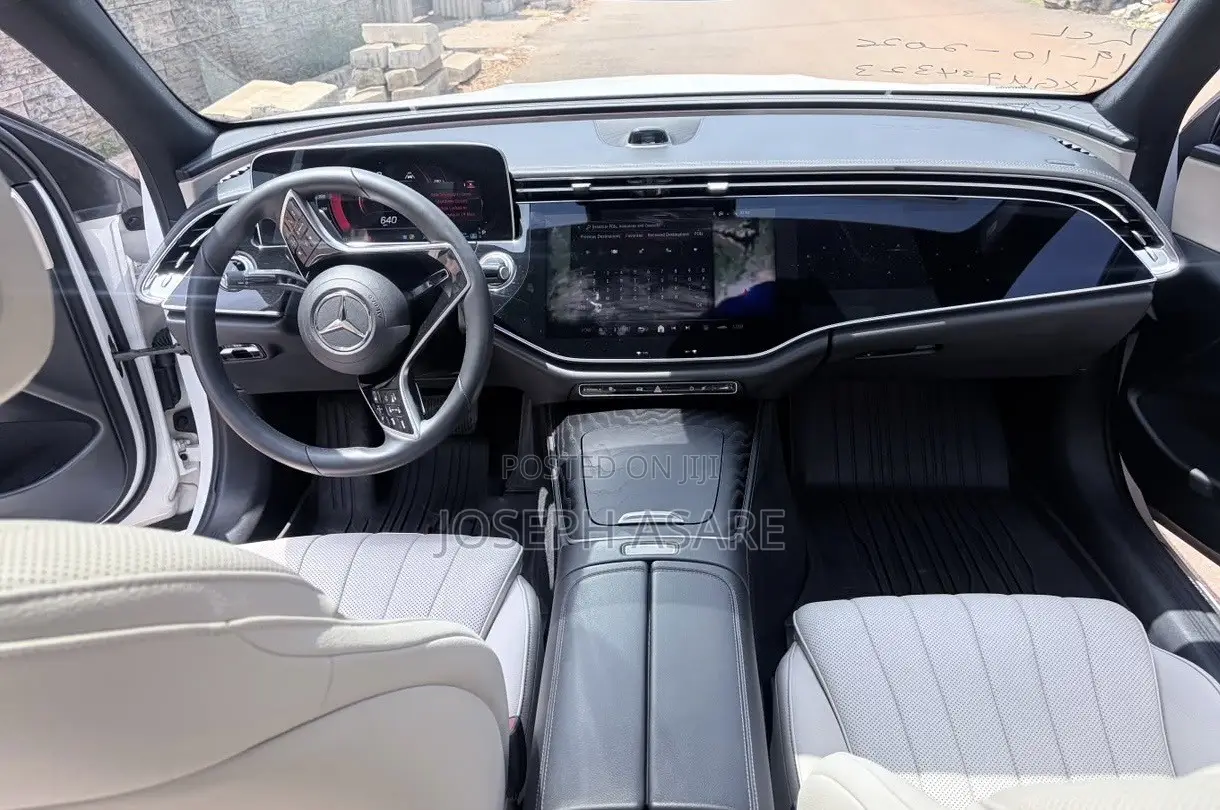 Mercedes-Benz E300 2024