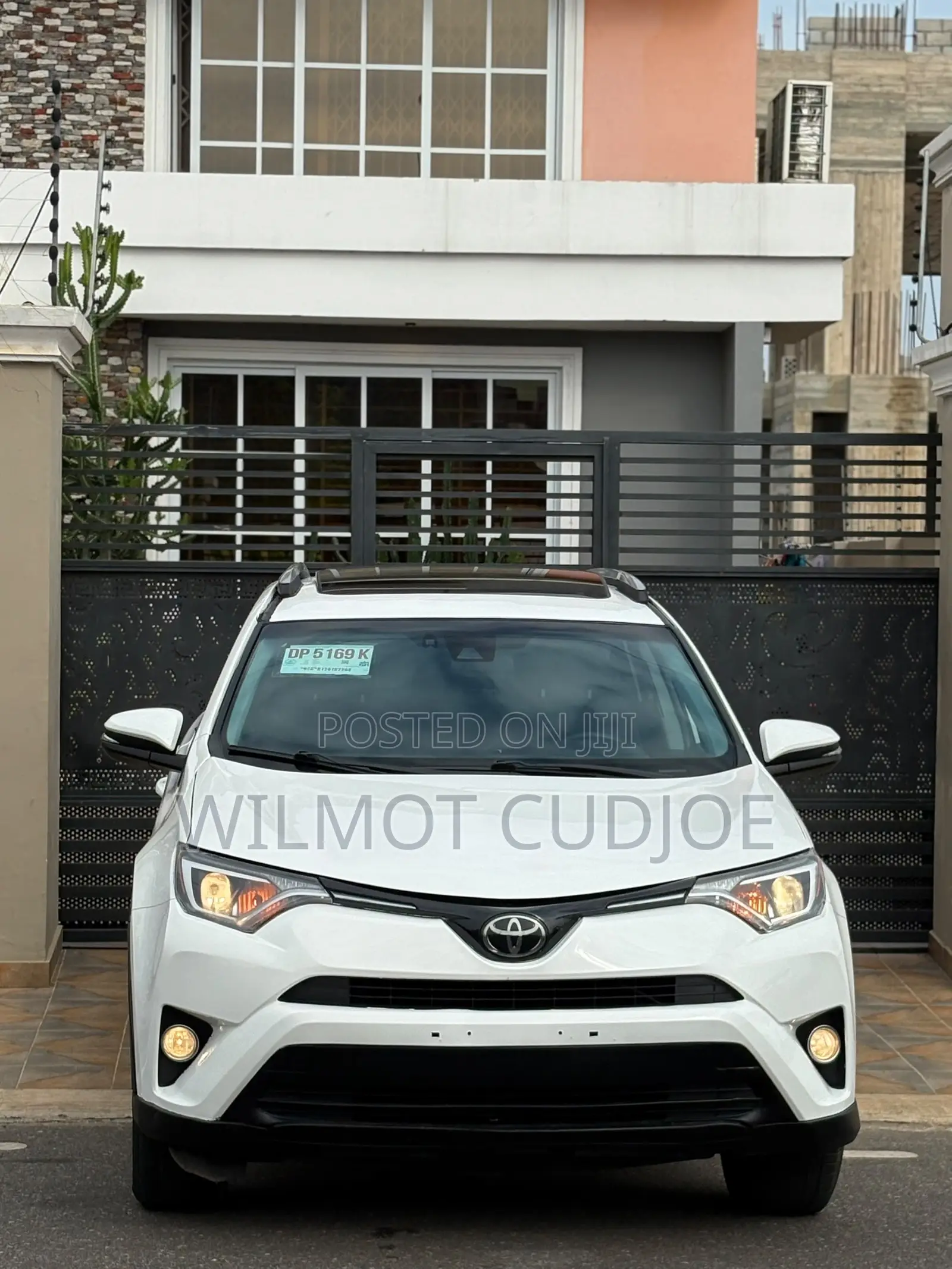 Toyota RAV4 XLE 4dr SUV (2.5L 4cyl 6A) 2018 White