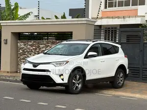 Toyota RAV4 XLE 4dr SUV (2.5L 4cyl 6A) 2018 White