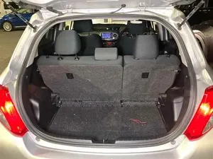 Toyota Vitz 1.3 FWD 5dr 2013 Silver