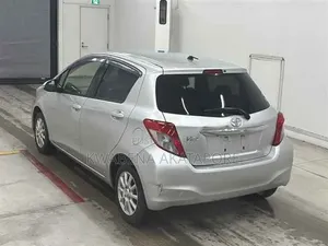 Toyota Vitz 1.3 FWD 5dr 2013 Silver