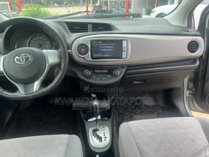 Toyota Vitz 1.3 FWD 5dr 2013 Silver