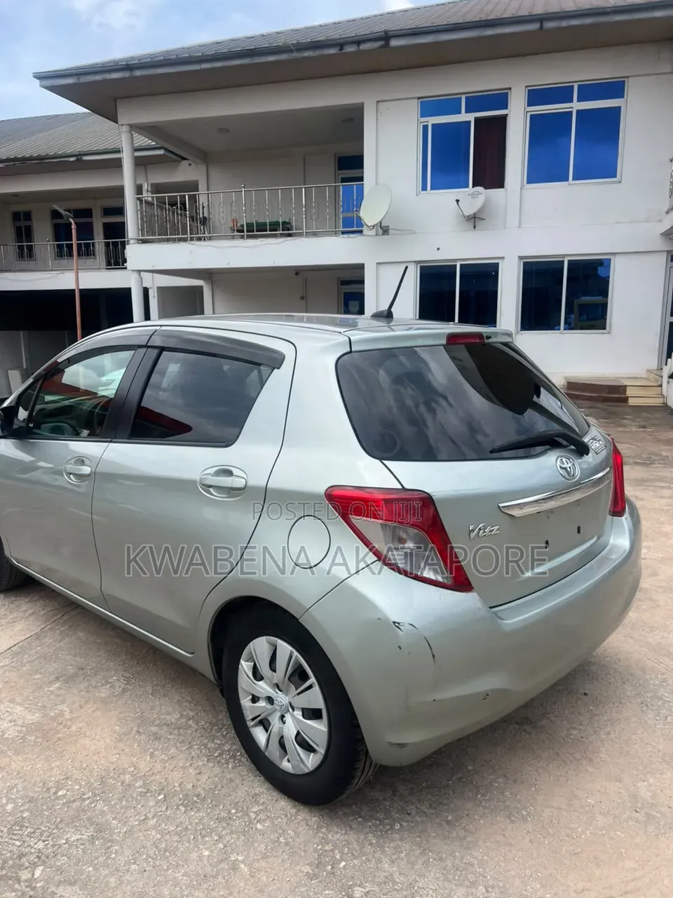 Toyota Vitz 1.3 FWD 5dr 2013 Silver
