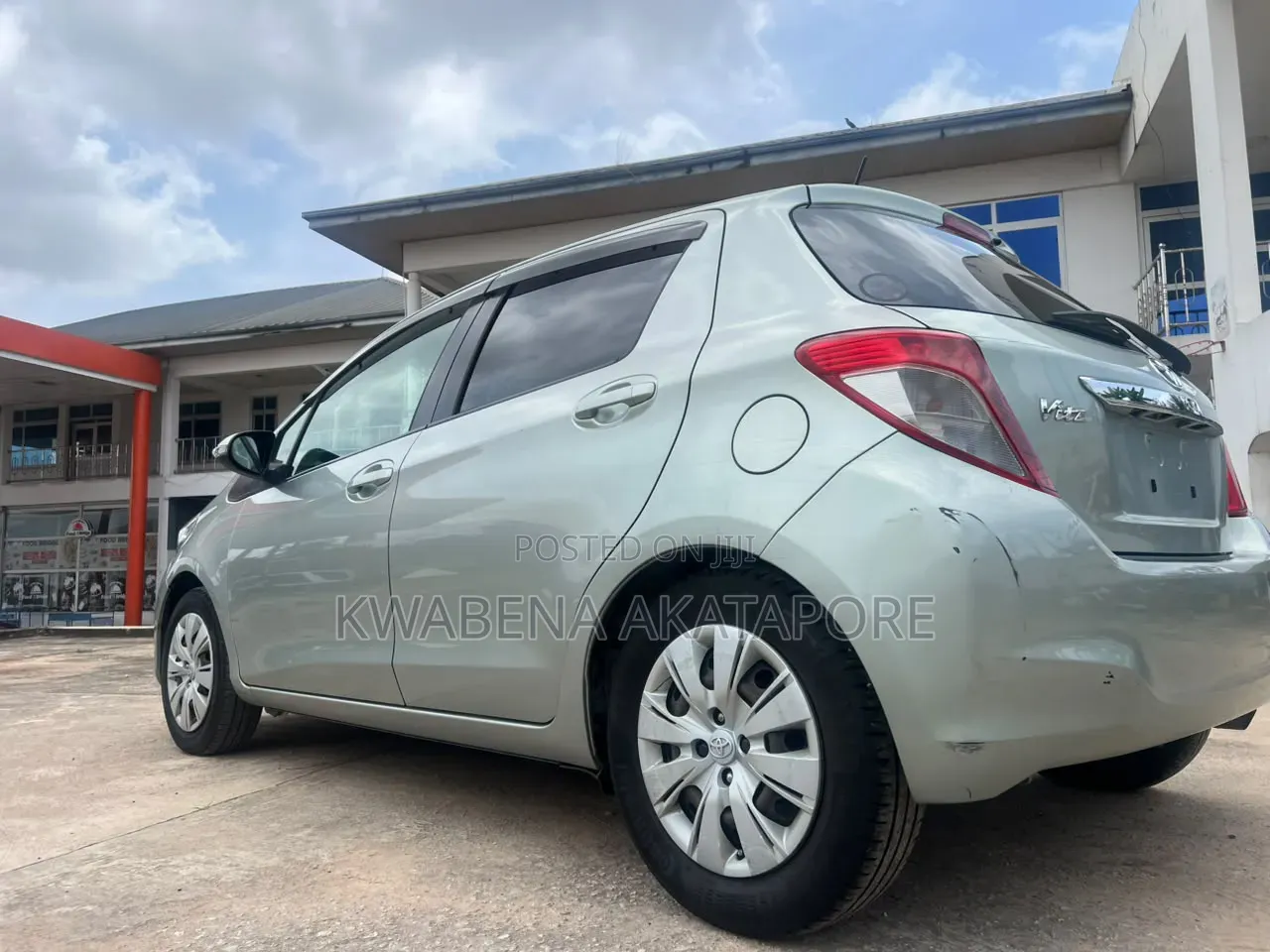 Toyota Vitz 1.3 FWD 5dr 2013 Silver
