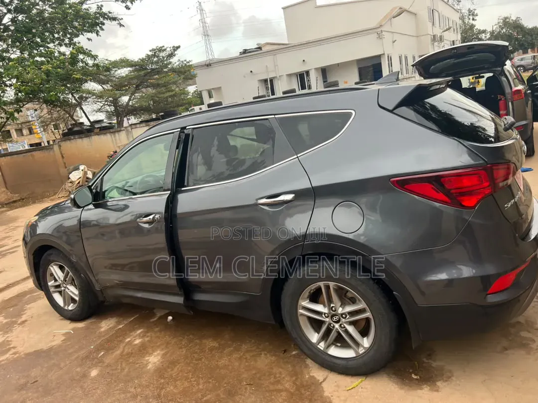 Hyundai Santa Fe 2018 Gray