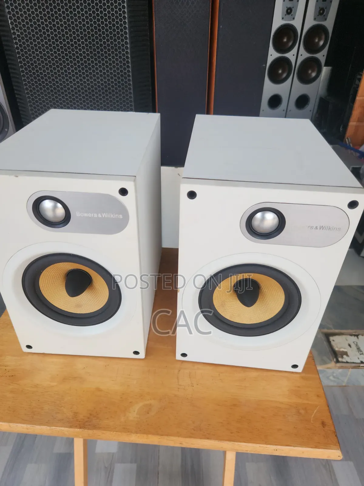 Bowers & Wilkins 686 Bookshelf Speakers
