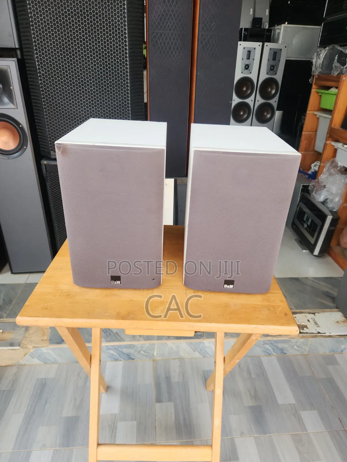 Bowers & Wilkins 686 Bookshelf Speakers