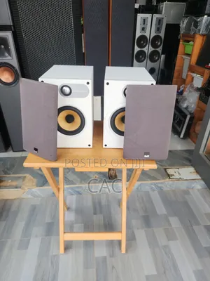 Bowers & Wilkins 686 Bookshelf Speakers