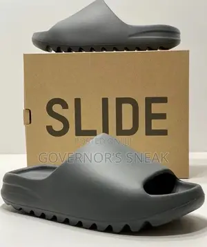 Yeezy Slides Grey