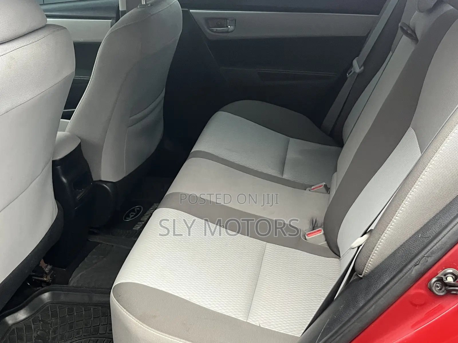 Toyota Corolla LE (1.8L 4cyl 2A) 2018 Red