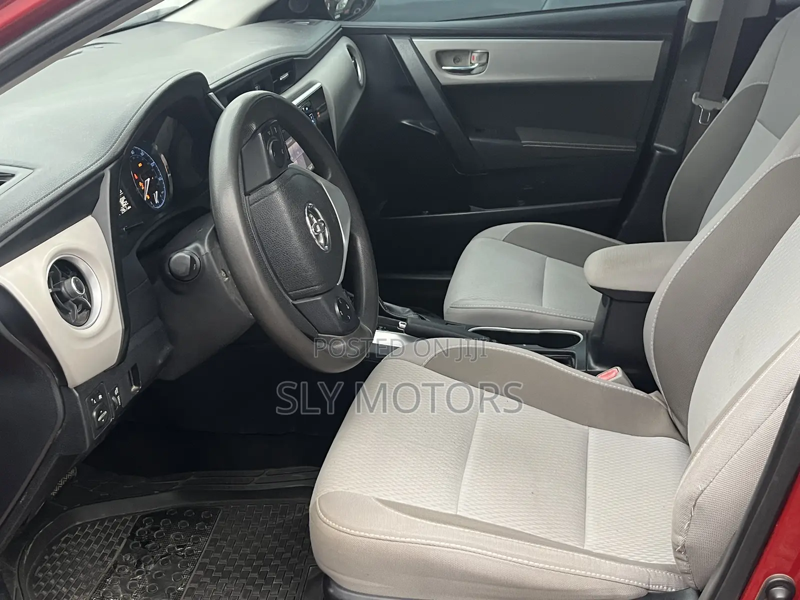 Toyota Corolla LE (1.8L 4cyl 2A) 2018 Red